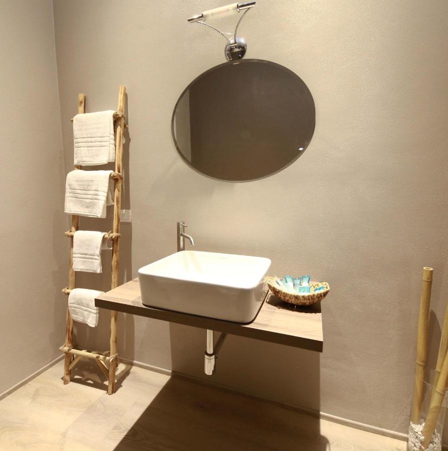 Acquachiara Iseo Deluxe Bed & Breakfast Iseo Center With Garden And Parking Inside Foresteria Ngoại thất bức ảnh